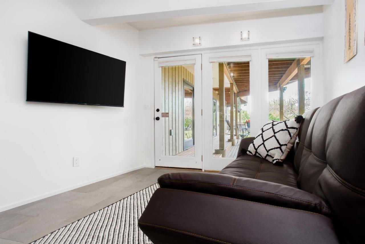 Downtown Contemporary Cove Villa Анкъридж Екстериор снимка